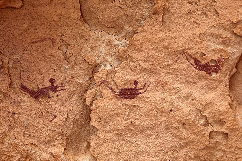 Saharan rock art showing cattle and giraffes — Green Sahara period